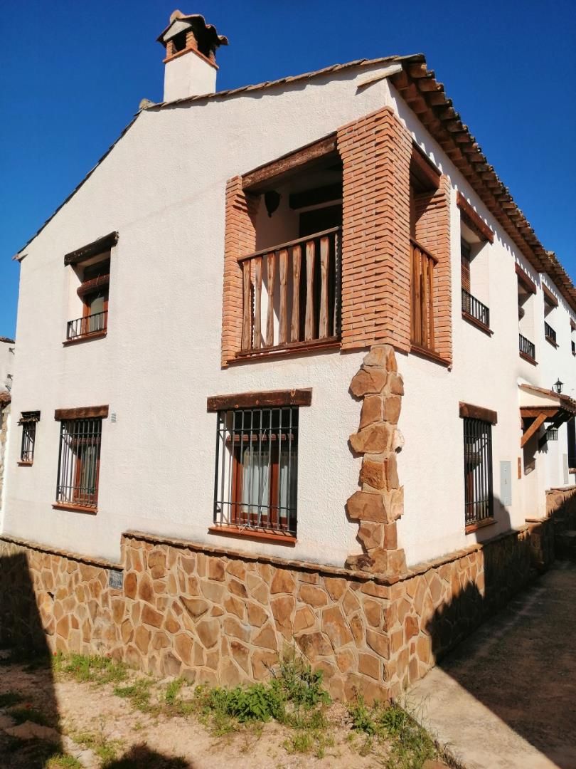 Vista exterior de Casa adosada en venda en Orcera amb Terrassa, Traster i Moblat