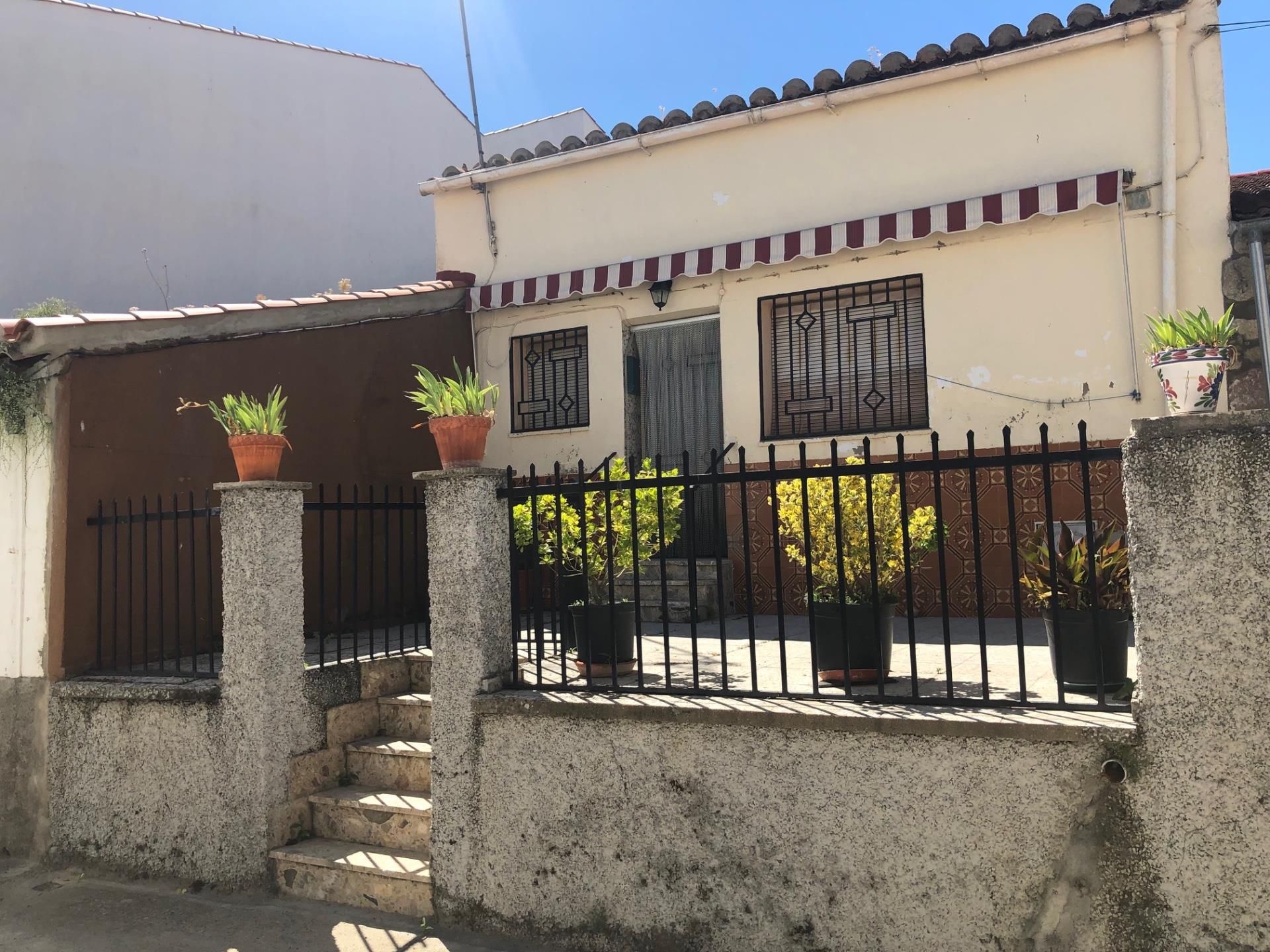 Exterior view of Single-family semi-detached for sale in Oliva de Plasencia  with Terrace