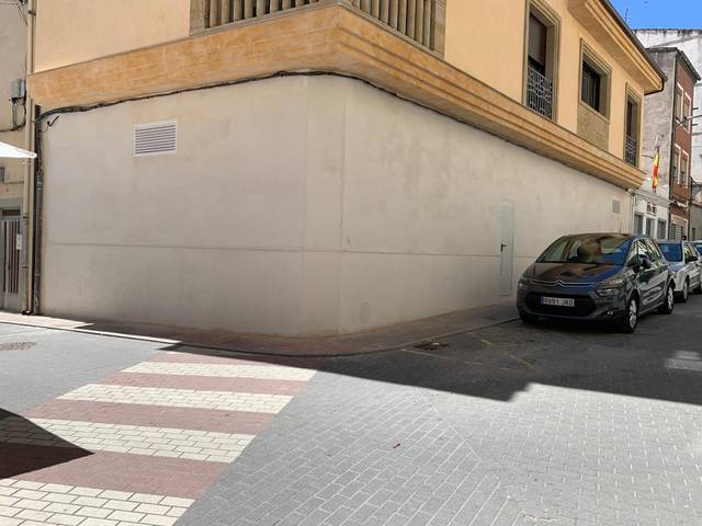 Local comercial en Alquiler en Calle Reina Sofía, 22 en Guijuelo