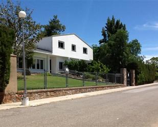 Vista exterior de Casa o xalet en venda en Almendralejo amb Aire condicionat, Terrassa i Piscina