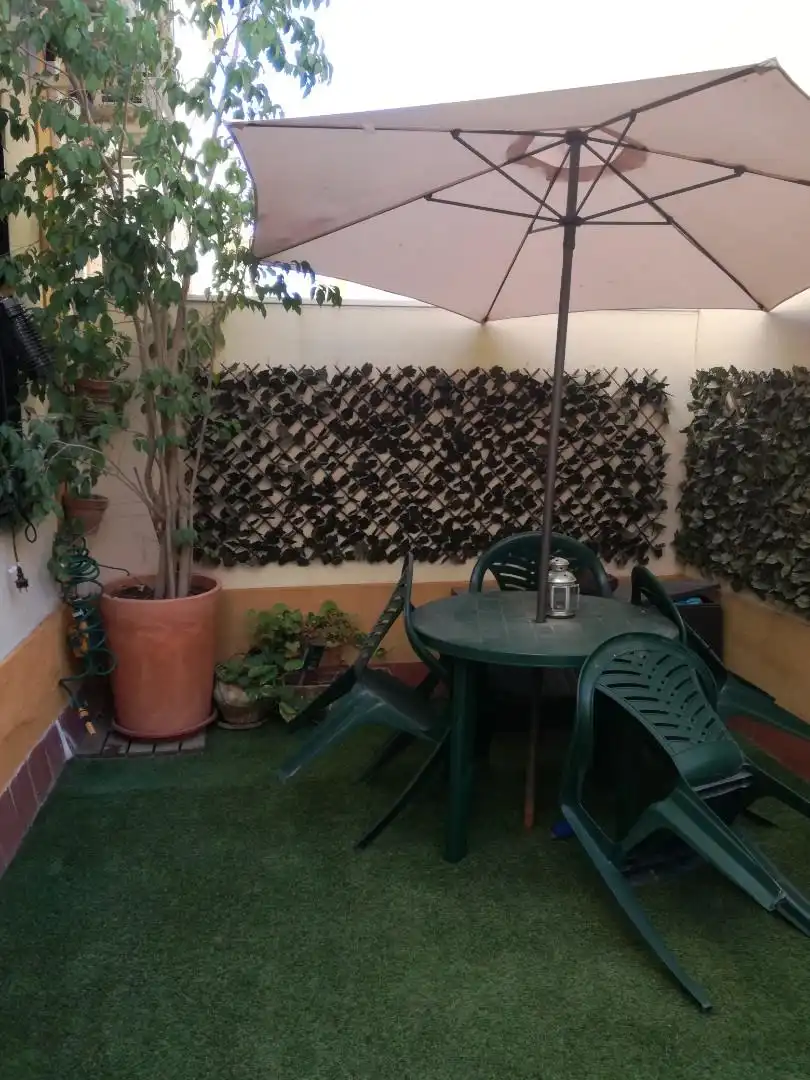 Terrasse von Wohnung zum Verkauf in  Sevilla Capital mit Klimaanlage, Terrasse und Balkon