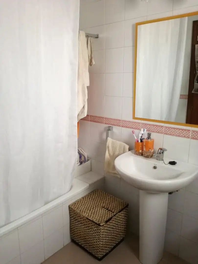 Badezimmer von Wohnung zum Verkauf in  Sevilla Capital mit Klimaanlage, Terrasse und Balkon