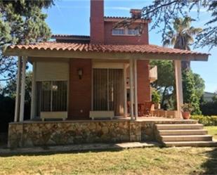 Vista exterior de Casa o xalet en venda en El Vendrell amb Terrassa i Balcó