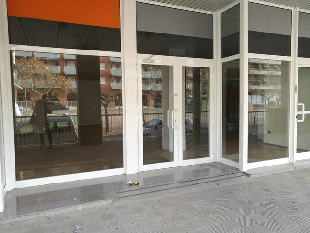 Local comercial en Venta en Plaça de Lluis Companys, 16 en El Maset