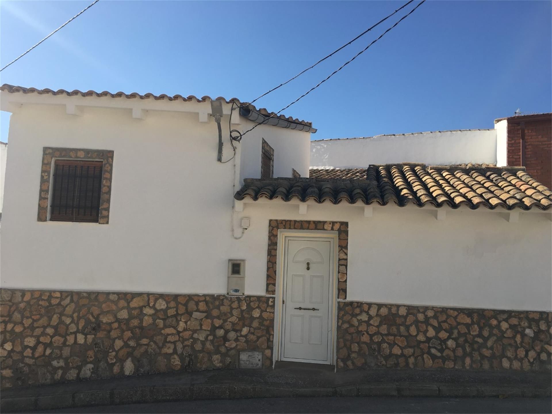 Exterior view of Single-family semi-detached for sale in Alconchel de la Estrella  with Storage room, Furnished and Oven