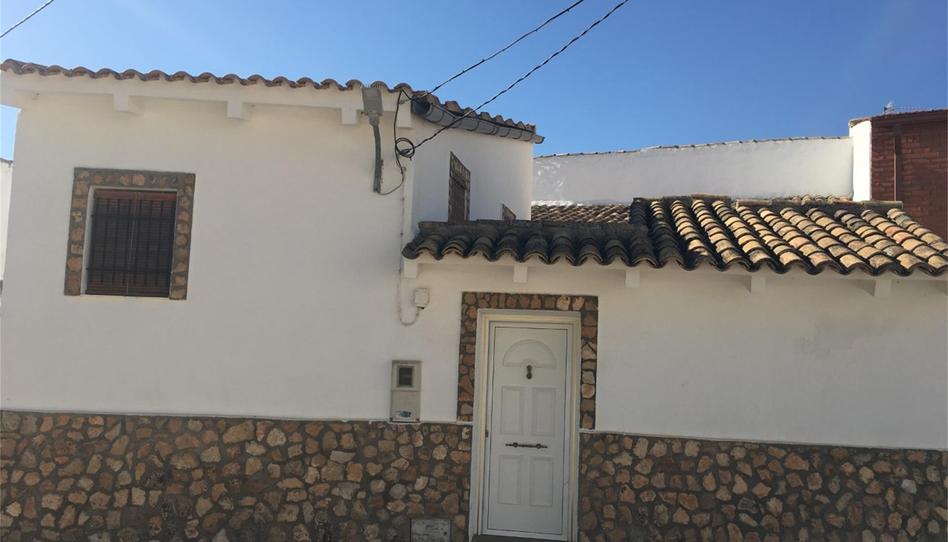 Single-family semi-detached for sale in Calle Honda, 21, Alconchel de la Estrella, Cuenca - image 1 Photo 1 of Single-family semi-detached for sale in Calle Honda, 21, Alconchel de la Estrella, Cuenca