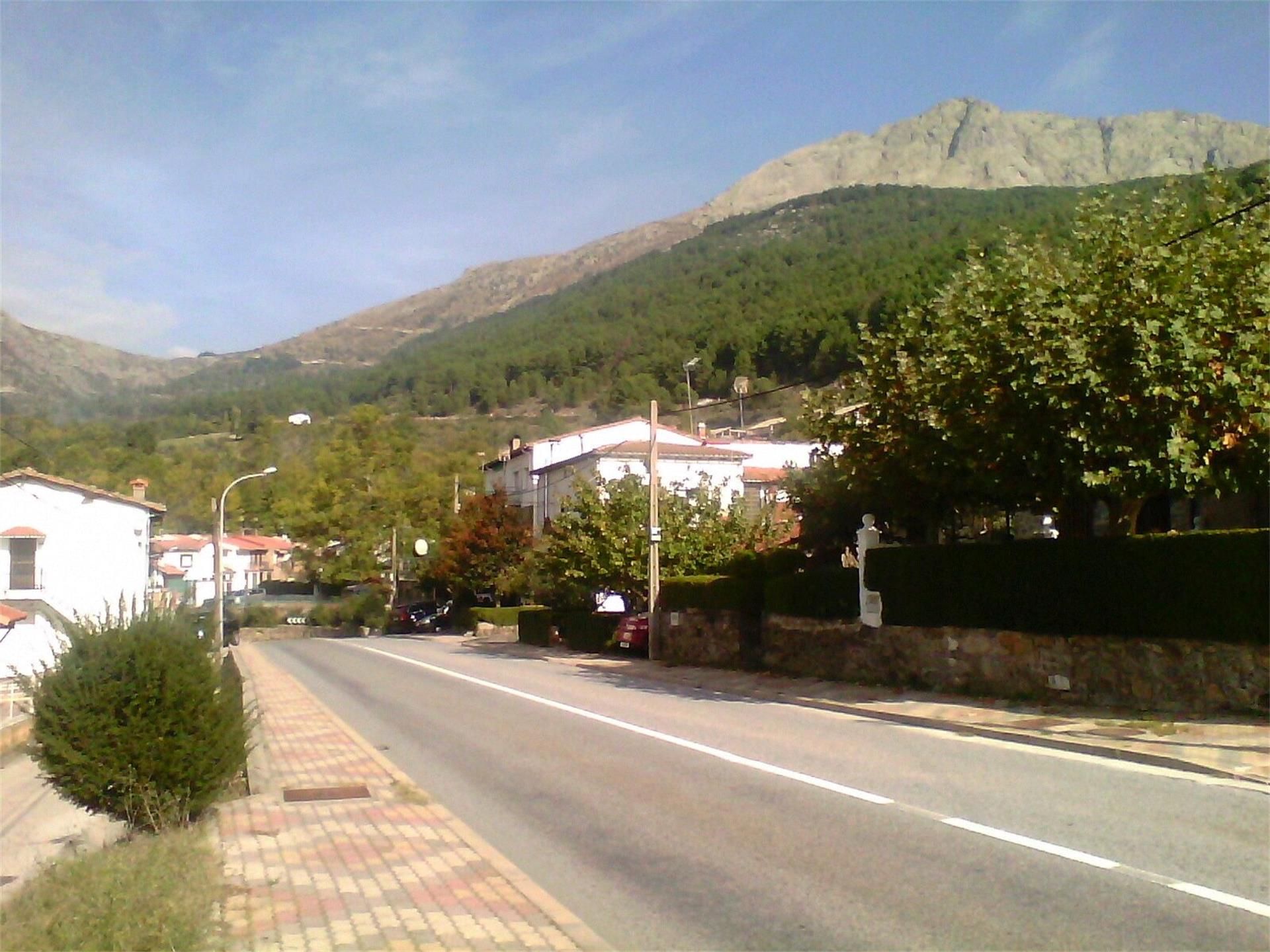 Vista exterior de Planta baixa en venda en Cuevas del Valle amb Jardí privat