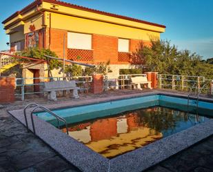 Piscina de Casa o xalet en venda en La Torre de Claramunt amb Terrassa, Piscina i Balcó