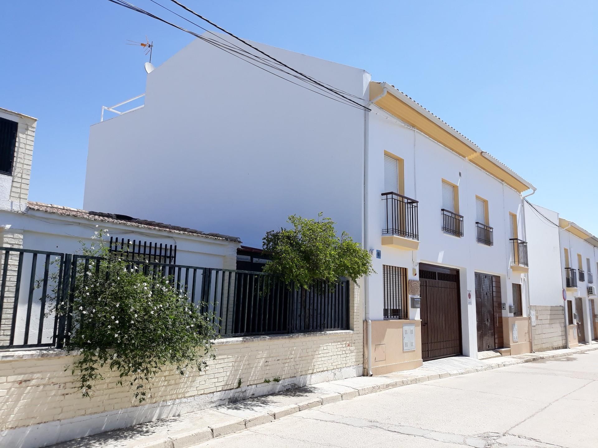 Vista exterior de Casa adosada en venda en  Córdoba Capital amb Aire condicionat, Terrassa i Traster