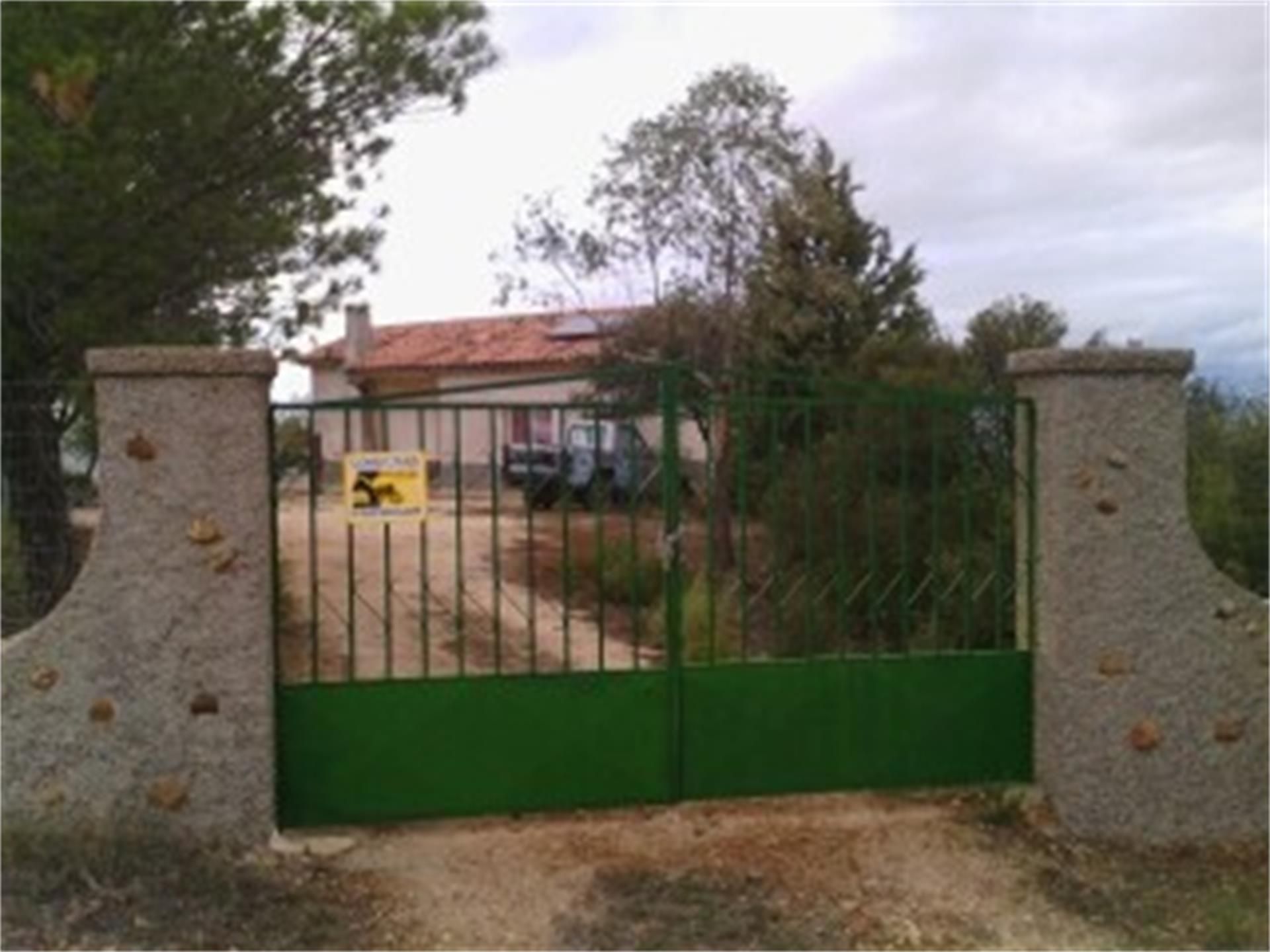 Country house zum verkauf in Titulcia mit Privatgarten, Terrasse und Abstellraum
