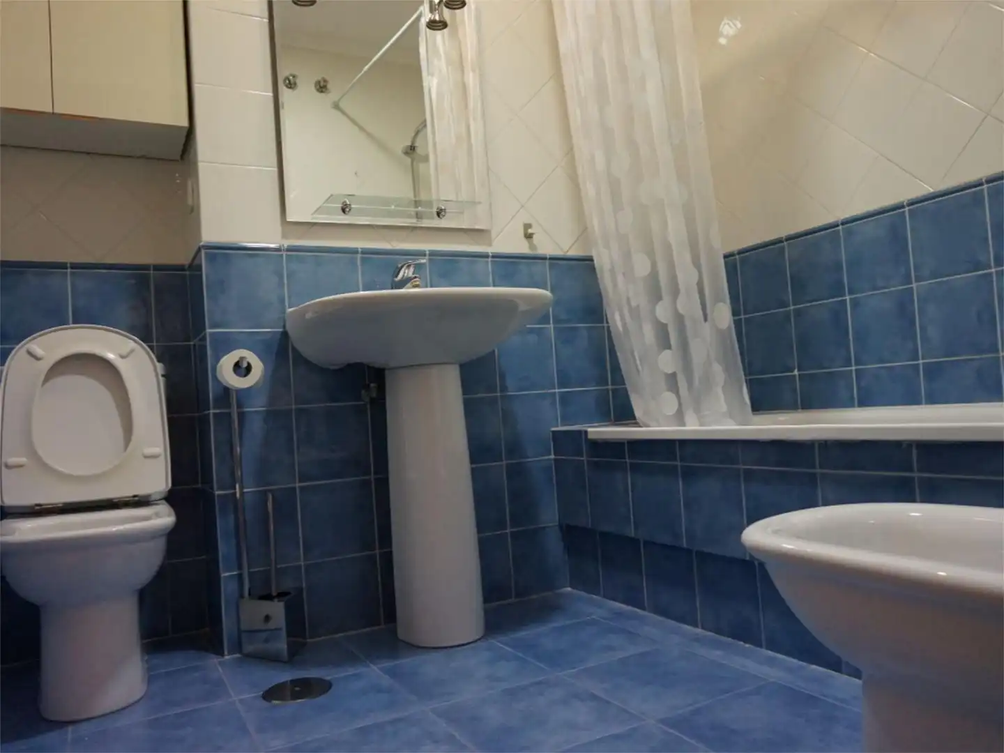 Badezimmer von Wohnung zur Miete in Ourense Capital  mit Heizung, Privatgarten und Parkett