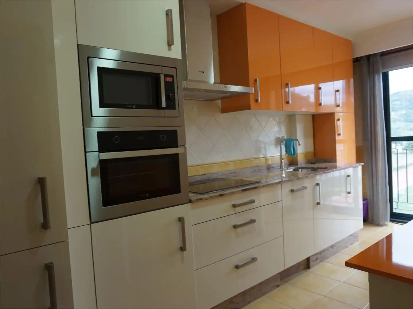 Küche von Wohnung zur Miete in Ourense Capital  mit Heizung, Privatgarten und Parkett