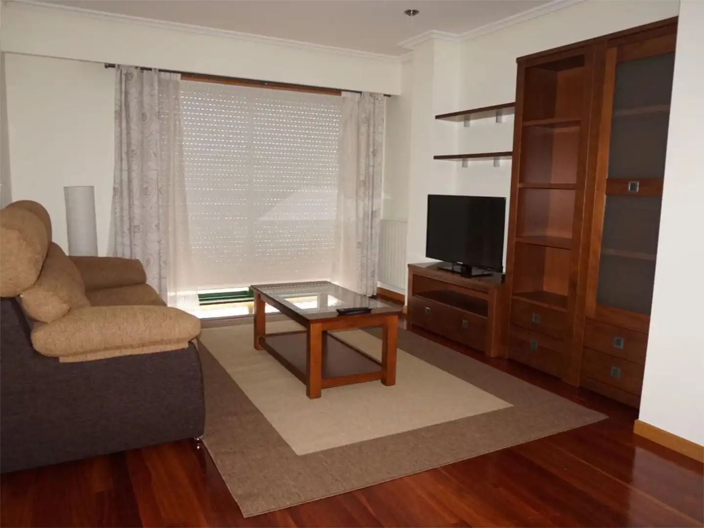 Wohnzimmer von Wohnung zur Miete in Ourense Capital  mit Heizung, Privatgarten und Parkett