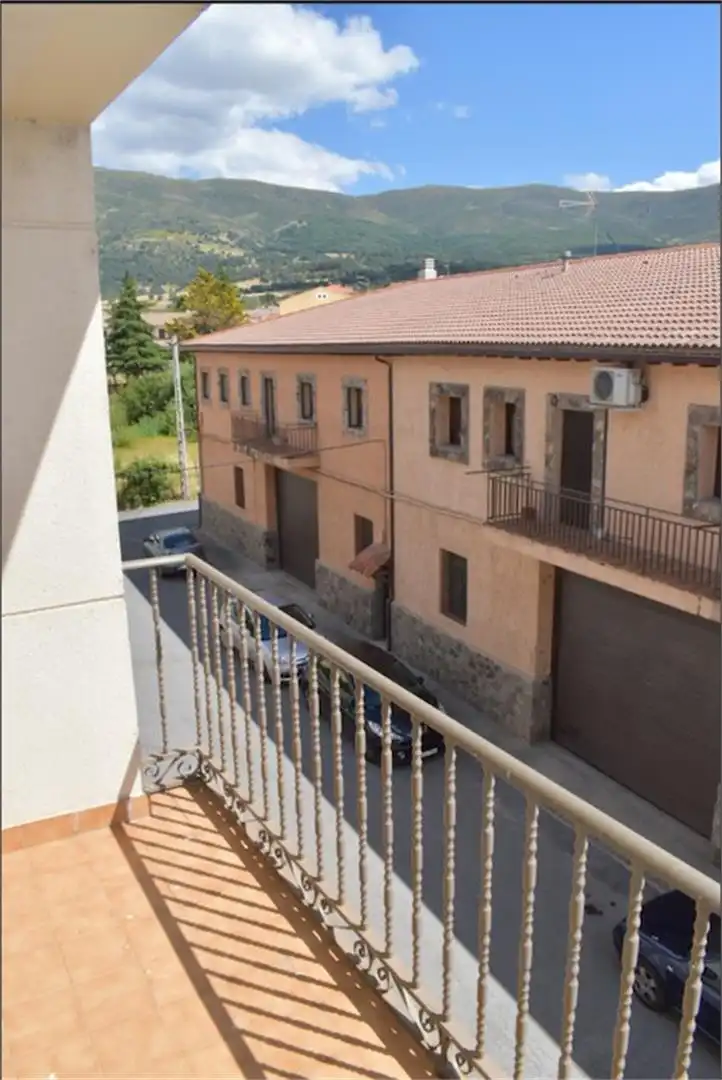 Piso en venta en Piedrahíta Vista exterior de Piso en venta en Piedrahíta con Calefacción, Terraza y Amueblado