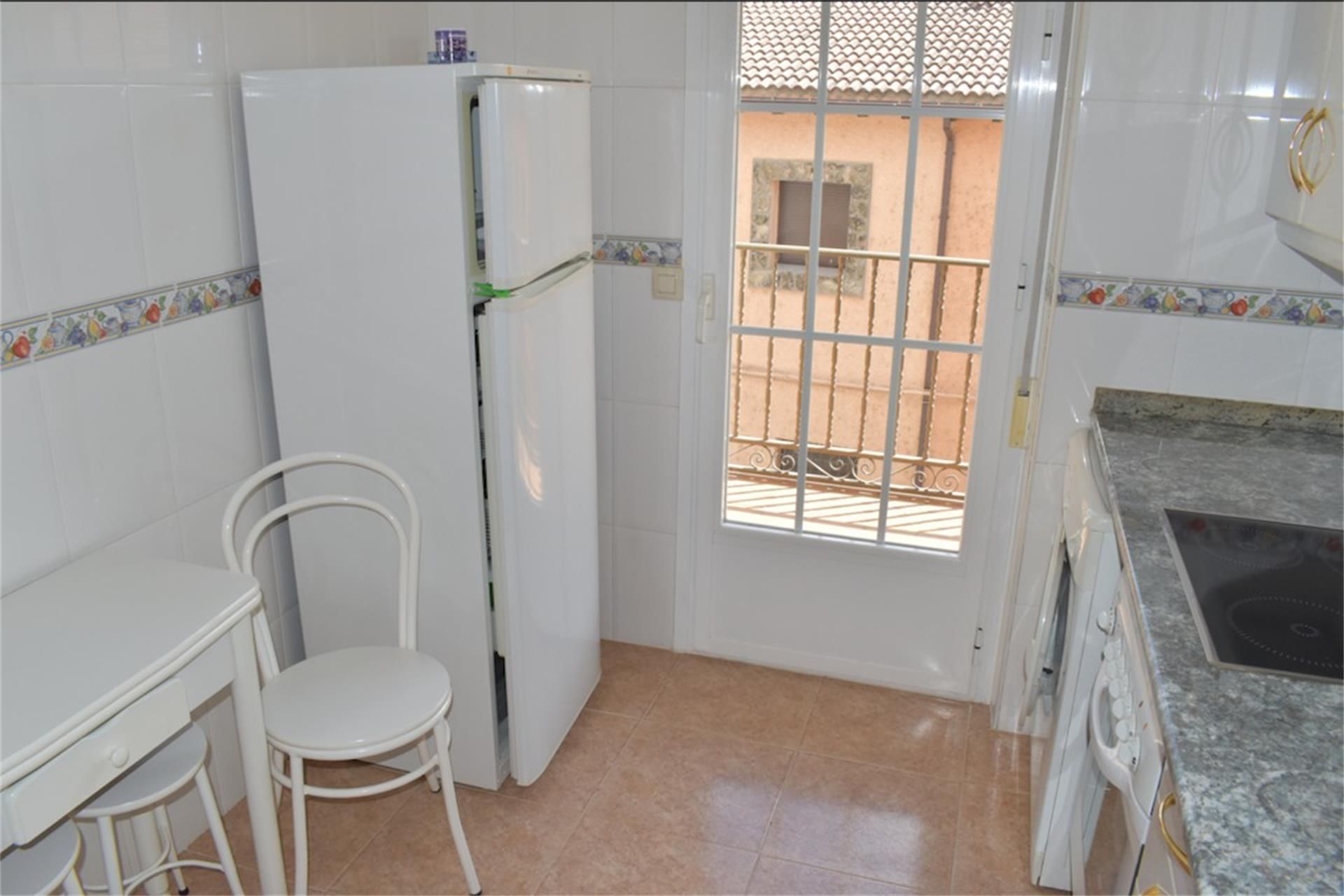 Cuina de Pis en venda en Piedrahíta amb Calefacció, Terrassa i Moblat