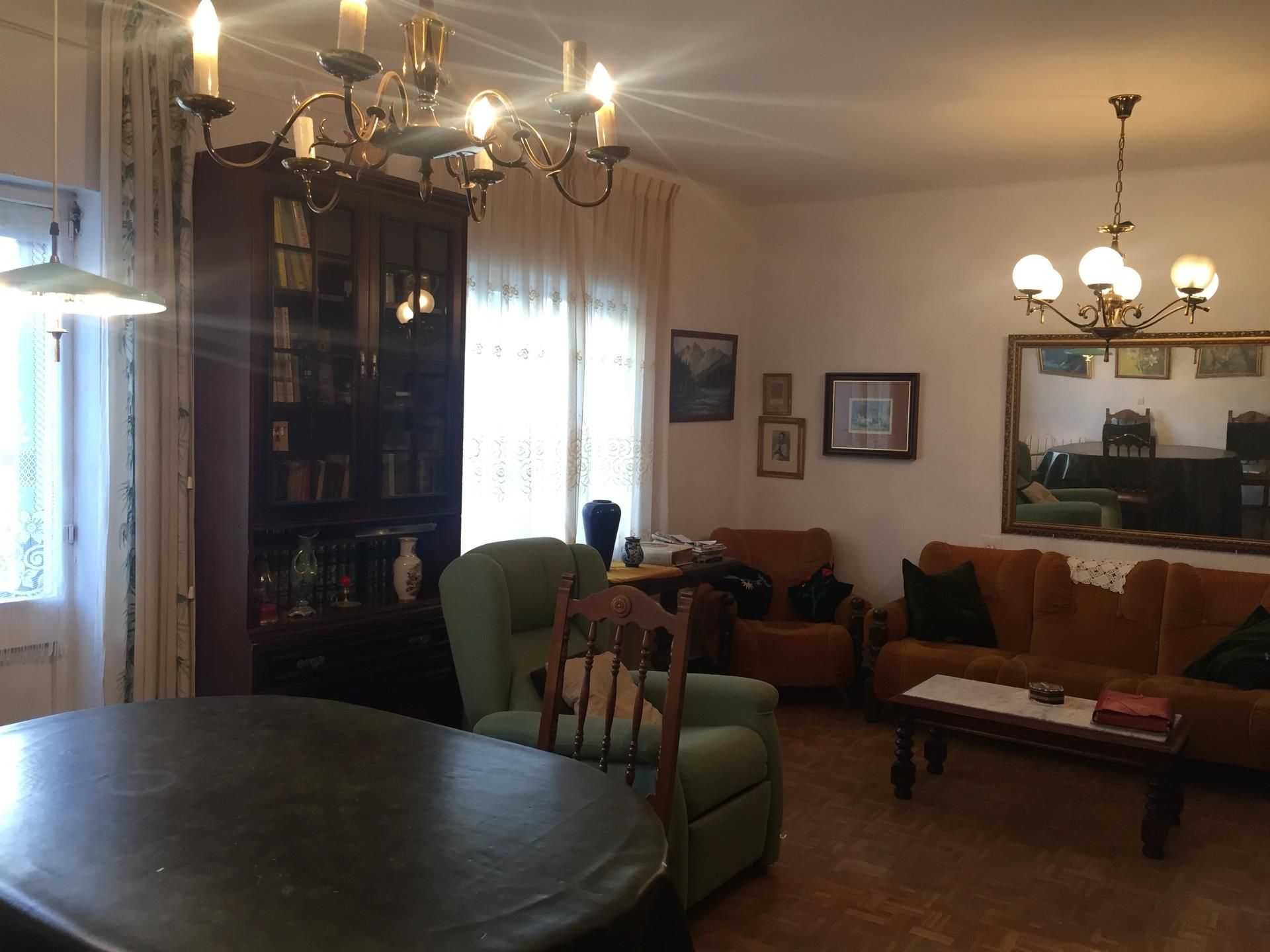 Sala d'estar de Pis en venda en El Barco de Ávila  amb Calefacció, Parquet i Terrassa