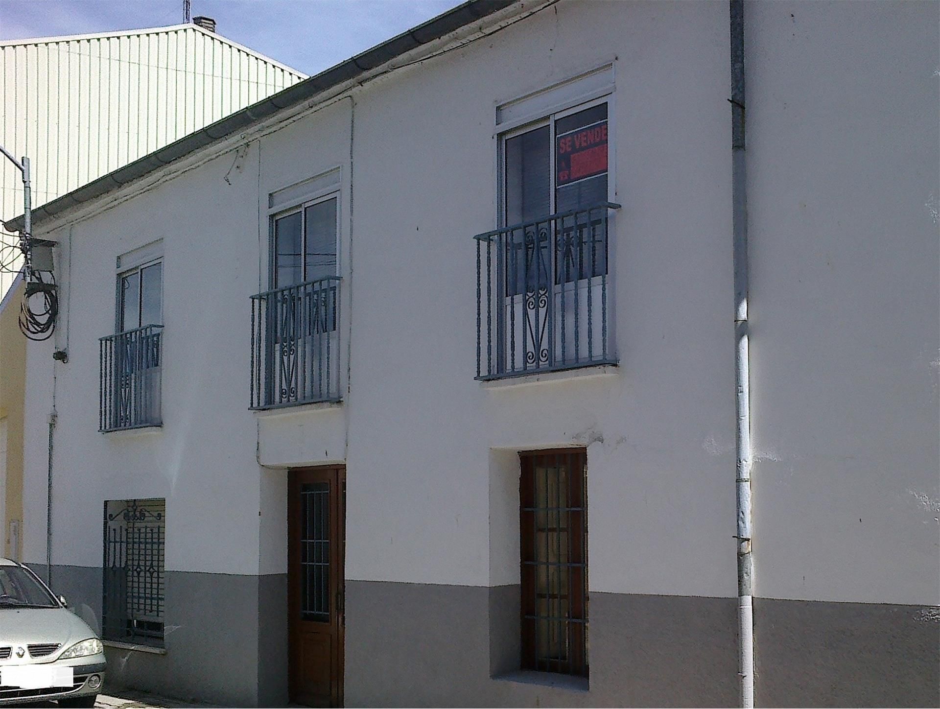 Vista exterior de Casa adosada en venda en Guijuelo amb Calefacció, Terrassa i Traster