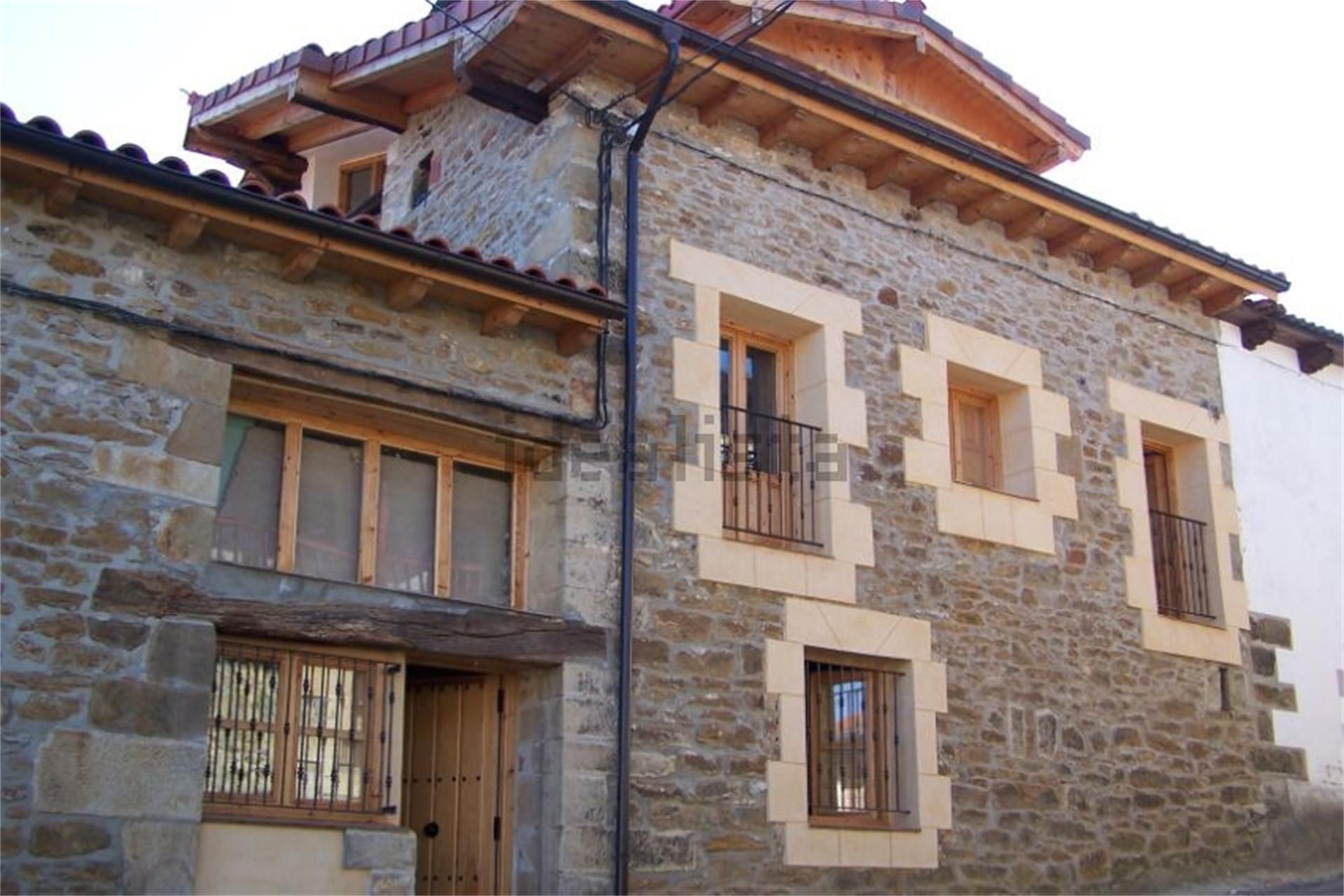Vista exterior de Casa o xalet en venda en Valle de Manzanedo amb Terrassa