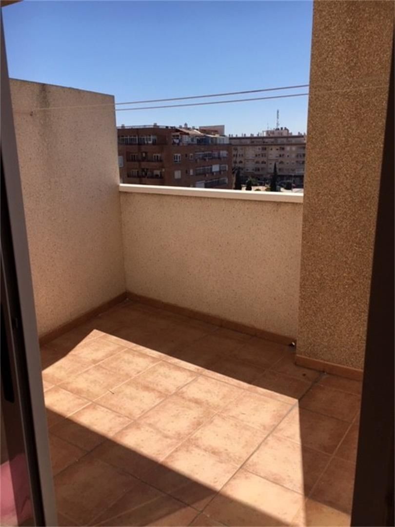Vista exterior de Pis en venda en Torrevieja amb Terrassa, Moblat i Videoporter