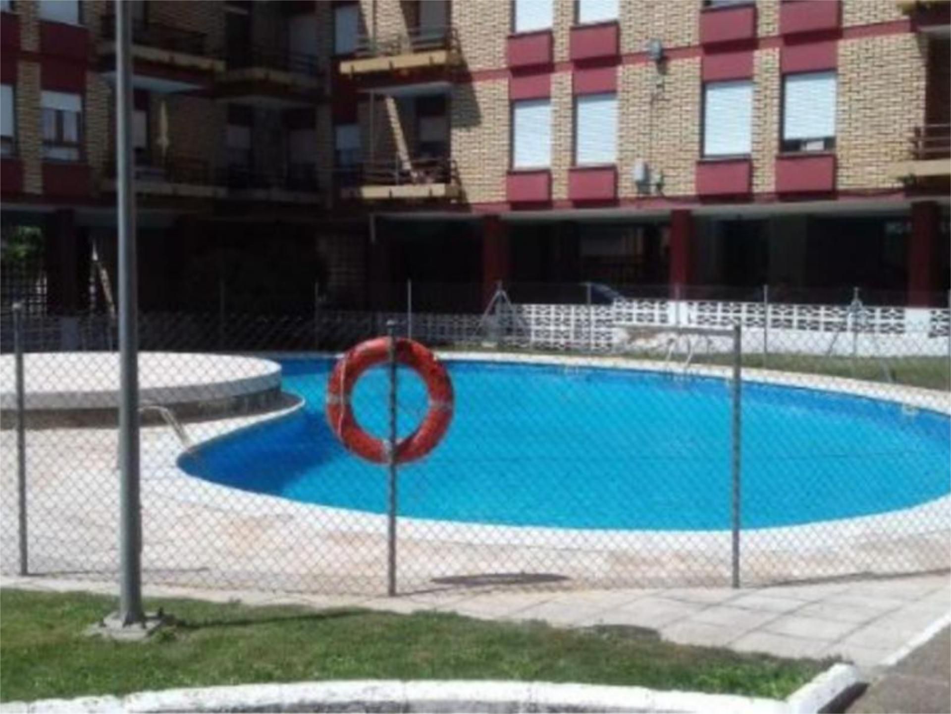 Piscina de Pis en venda en Carrizo amb Jardí privat, Terrassa i Piscina