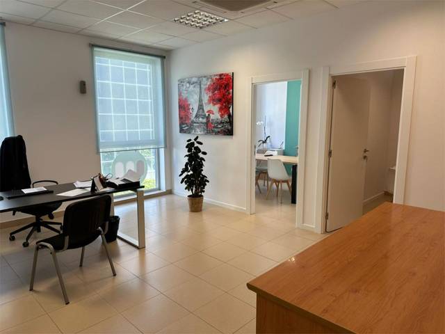 Oficina en Alquiler en Calle Bari, 57 en Garrapinillos