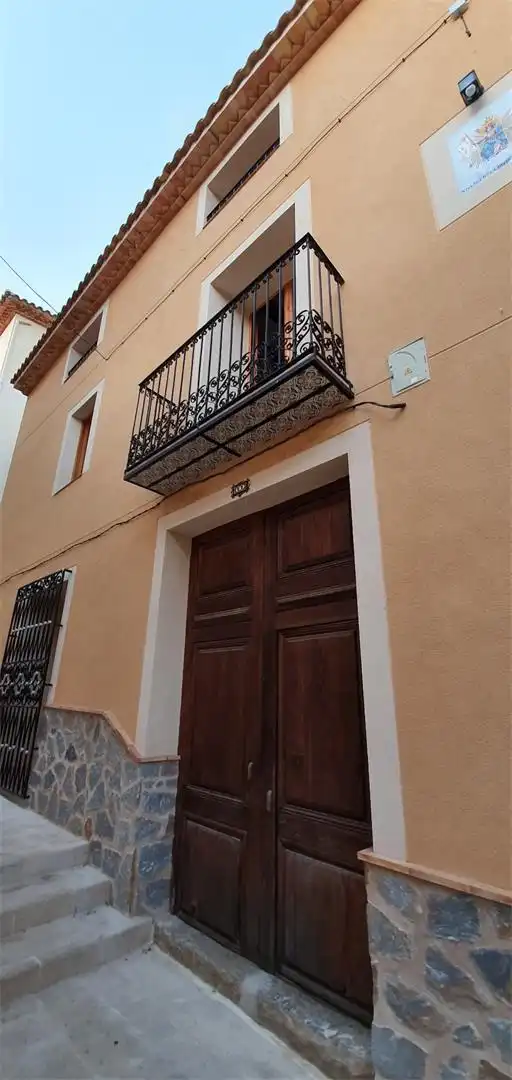 Casa adosada en venda a Calle Mayor, 6, Sella Vista exterior de Casa adosada en venda en Sella amb Calefacció, Jardí privat i Terrassa