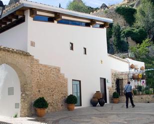 Vista exterior de Casa adosada en venda en Castril amb Aire condicionat i Terrassa