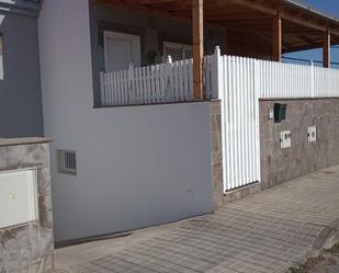 Exterior view of Single-family semi-detached for sale in San Bartolomé de Tirajana  with Air Conditioner and Terrace