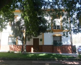 Vista exterior de Casa adosada en venda en Villanueva del Rey amb Aire condicionat i Terrassa