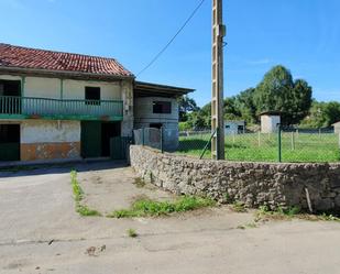 Vista exterior de Casa adosada en venda en Hazas de Cesto amb Balcó