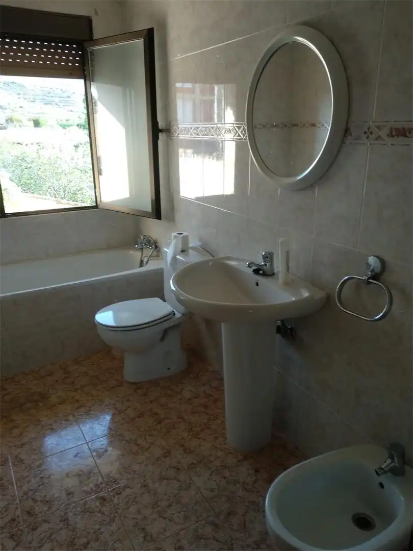 Wohnung zum Verkauf in Carretera de Igea, Cervera del Río Alhama Badezimmer von Wohnung zum Verkauf in Cervera del Río Alhama mit Terrasse und Balkon