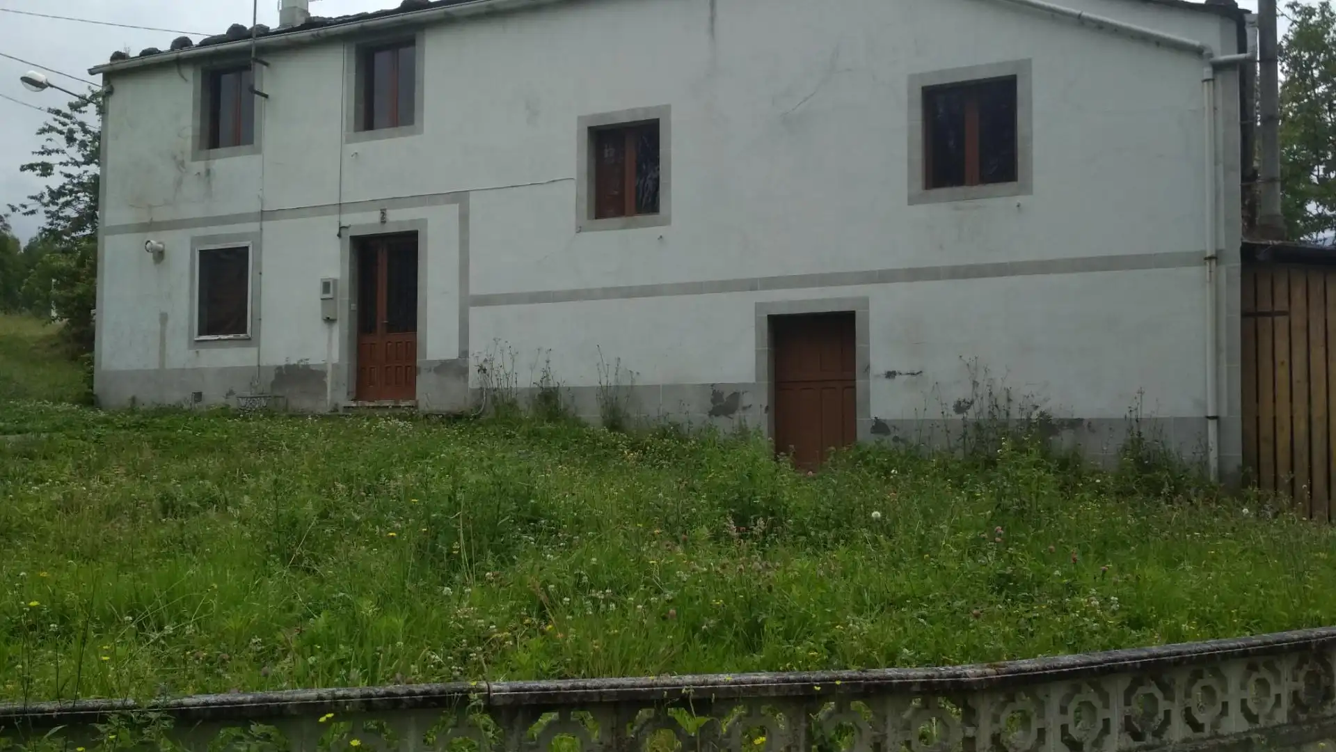 Casa adosada en venta en Barrio Barduleiras, 1, O Valadouro Vista exterior de Casa adosada en venta en O Valadouro con Calefacción, Trastero y Amueblado