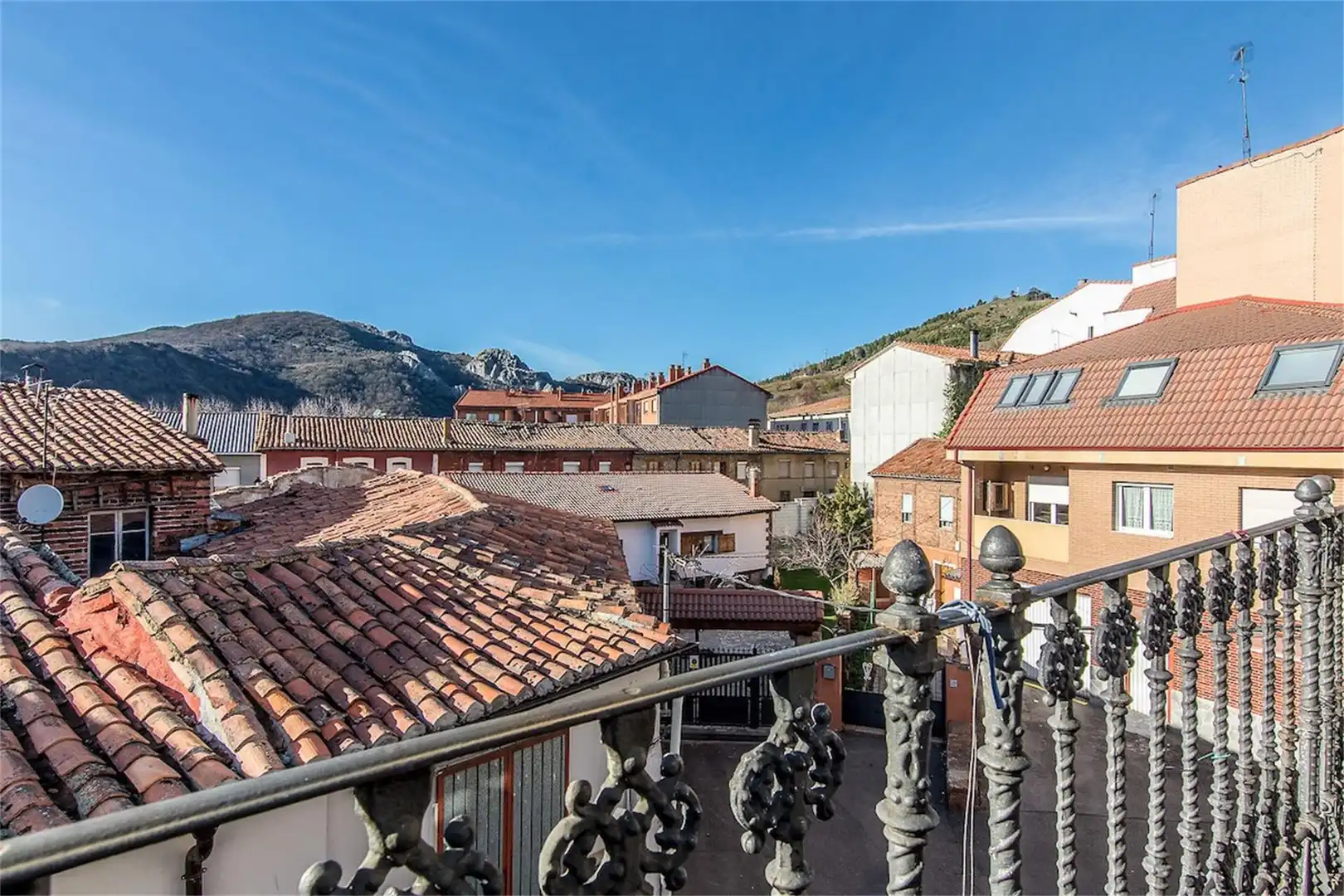Pis en venda a Rinconada Padre Isla, 12, Cistierna Vista exterior de Pis en venda en Cistierna amb Calefacció, Parquet i Terrassa
