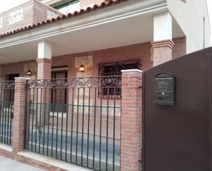 Vista exterior de Casa o xalet en venda en Arenas de San Juan  amb Aire condicionat, Terrassa i Balcó