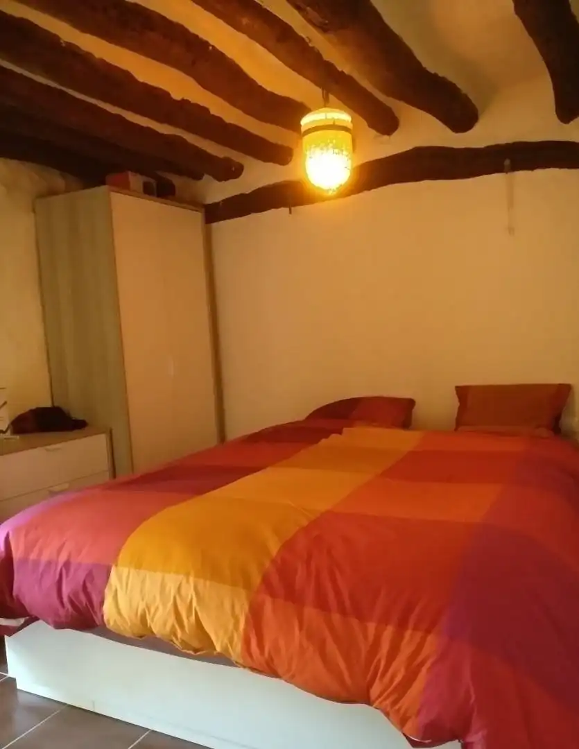 Casa adosada en venta en Válor Habitación de Casa adosada en venta en Válor con Terraza