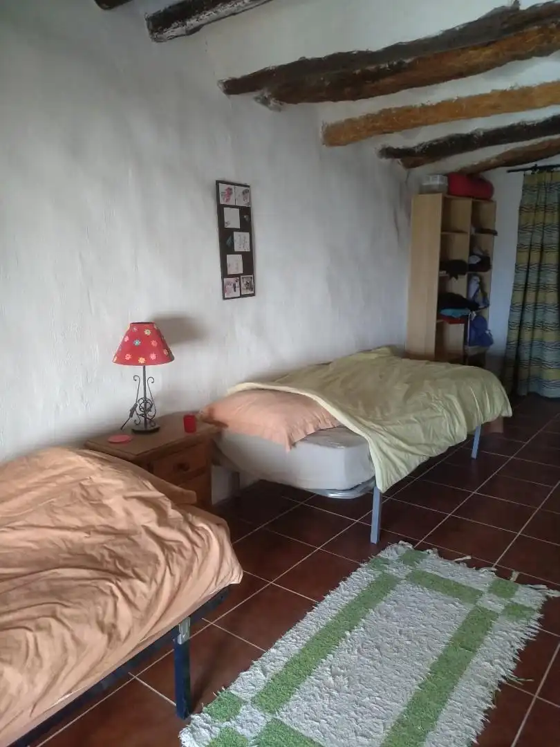 Casa adosada en venta en Válor Habitación de Casa adosada en venta en Válor con Terraza
