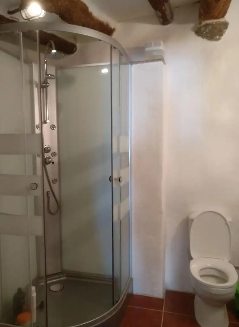 Casa adosada en venta en Válor Baño de Casa adosada en venta en Válor con Terraza
