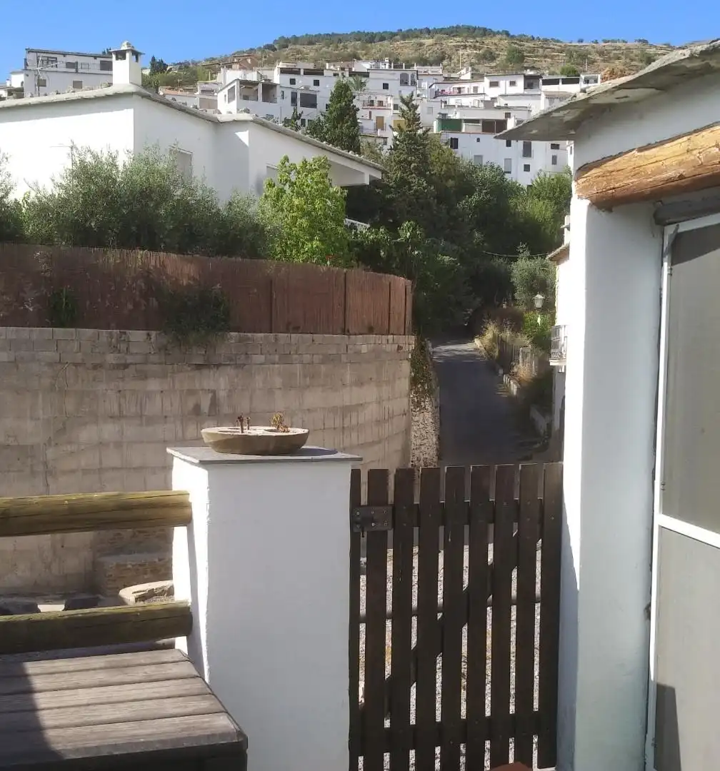 Casa adosada en venta en Válor Vista exterior de Casa adosada en venta en Válor con Terraza