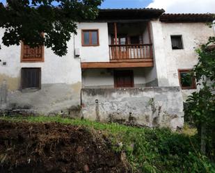 Vista exterior de Casa adosada en venda en Villaviciosa amb Balcó