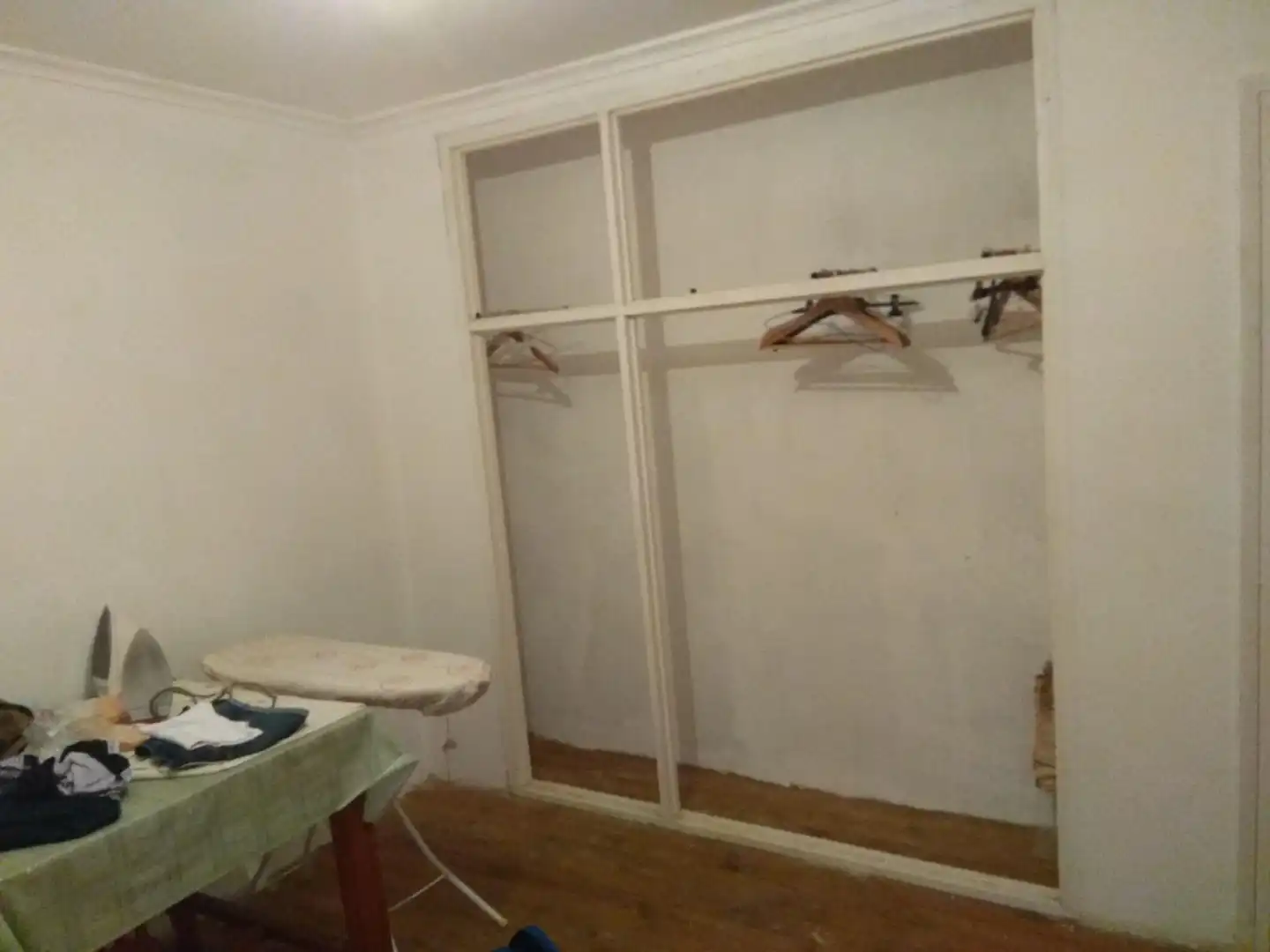 Habitación de Casa o chalet en venta en Las Omañas  con Parquet, Trastero y Amueblado