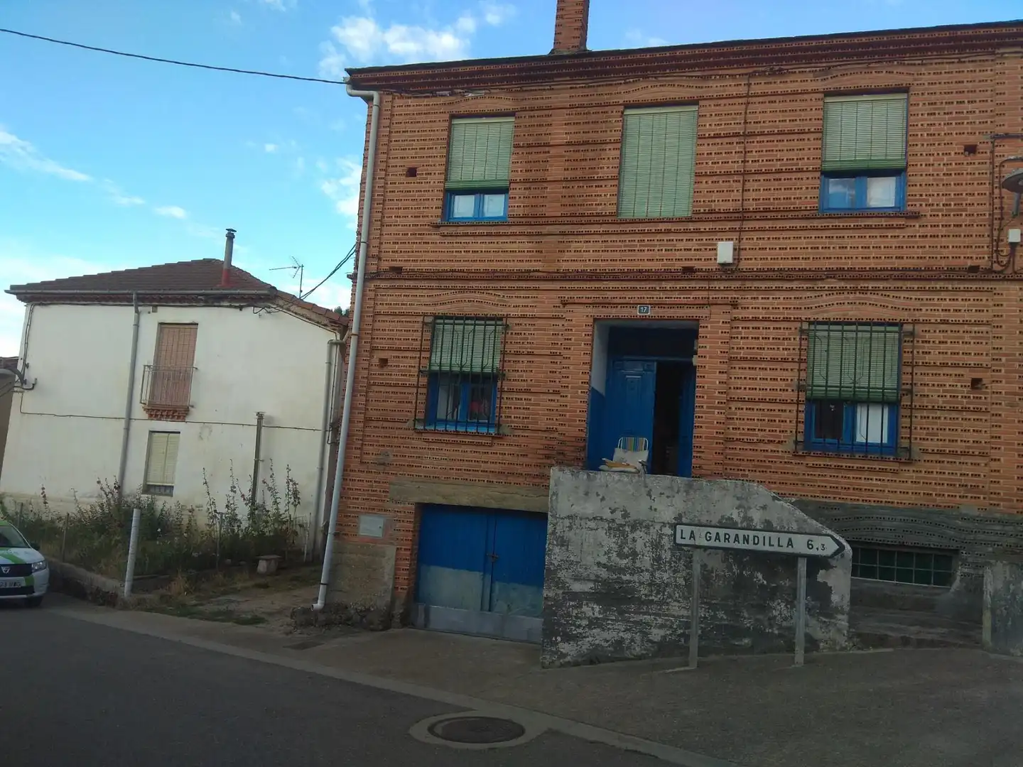 Vista exterior de Casa o chalet en venta en Las Omañas  con Parquet, Trastero y Amueblado