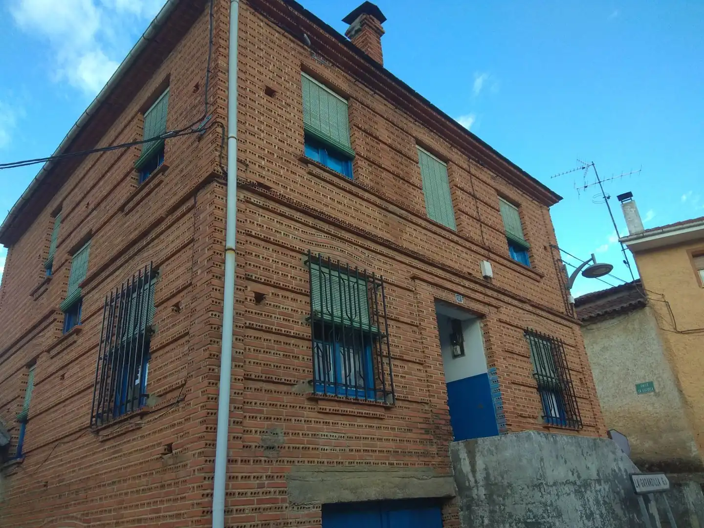 Vista exterior de Casa o chalet en venta en Las Omañas  con Parquet, Trastero y Amueblado
