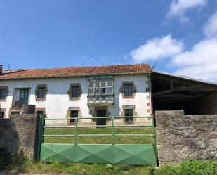 Vista exterior de Casa adosada en venda en Campoo de Yuso amb Balcó