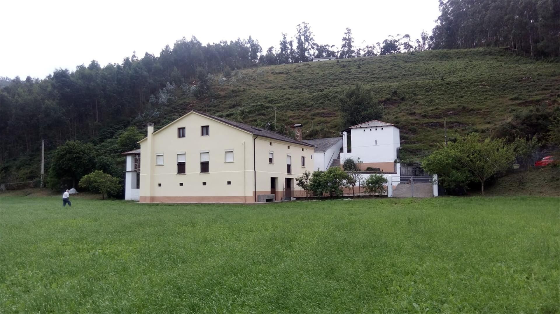 Vista exterior de Finca rústica en venda en San Tirso de Abres amb Calefacció, Jardí privat i Terrassa