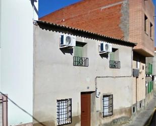 Vista exterior de Casa adosada en venda en Piedrabuena amb Aire condicionat
