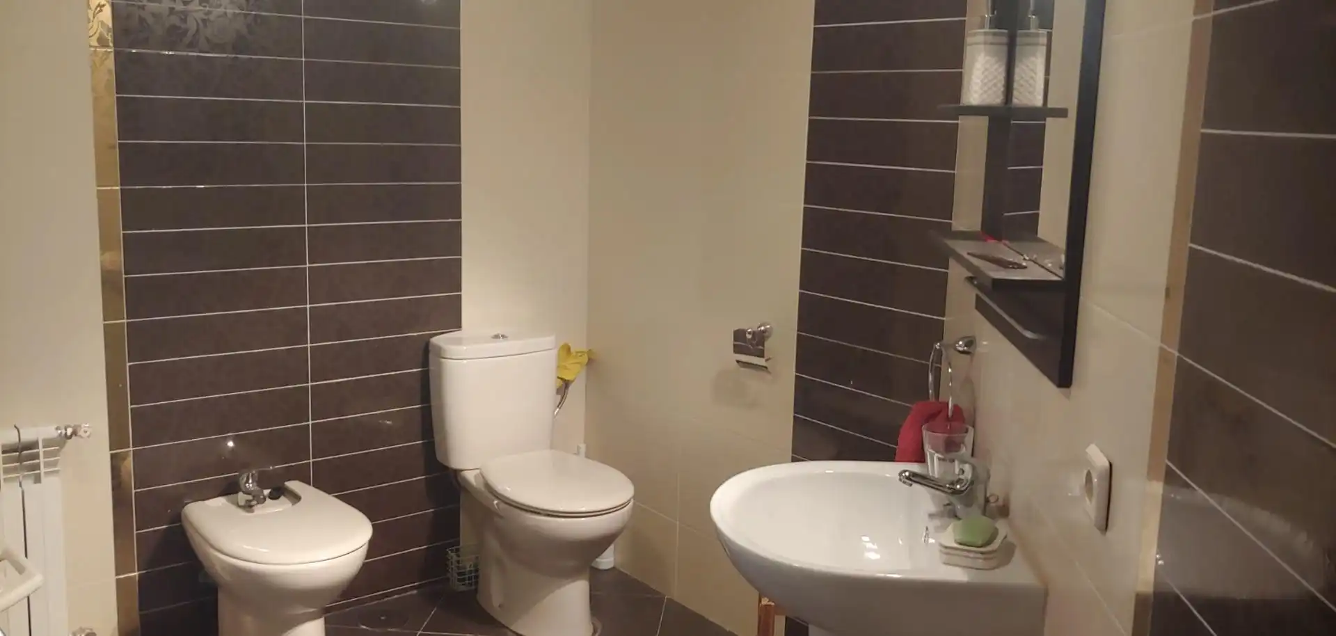 Baño de Piso en venta en Villa del Prado con Aire acondicionado, Calefacción y Jardín privado