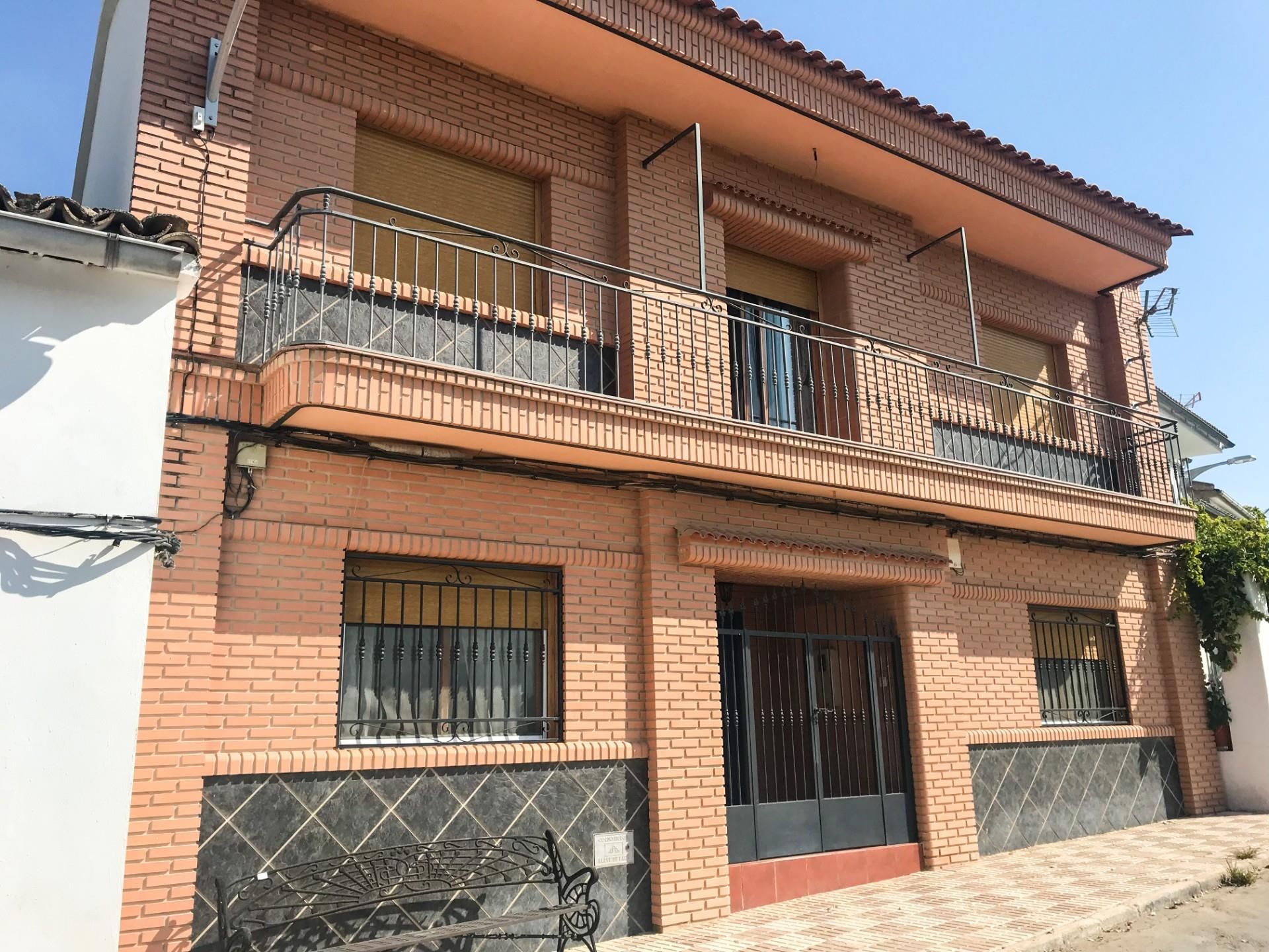 Exterior view of House or chalet for sale in Villacarrillo  with Air Conditioner, Terrace and Balcony