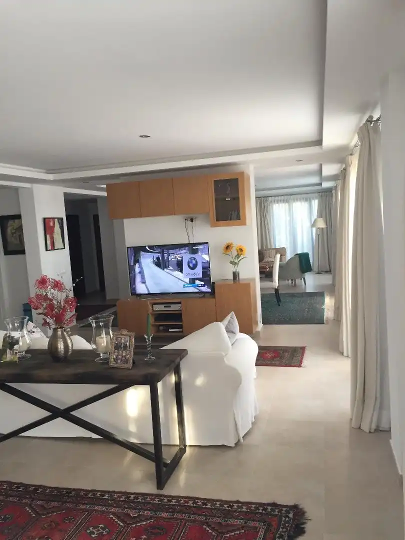 Apartament en venda a Alto de los Monteros Sala d'estar de Apartament en venda en Marbella amb Aire condicionat i Terrassa