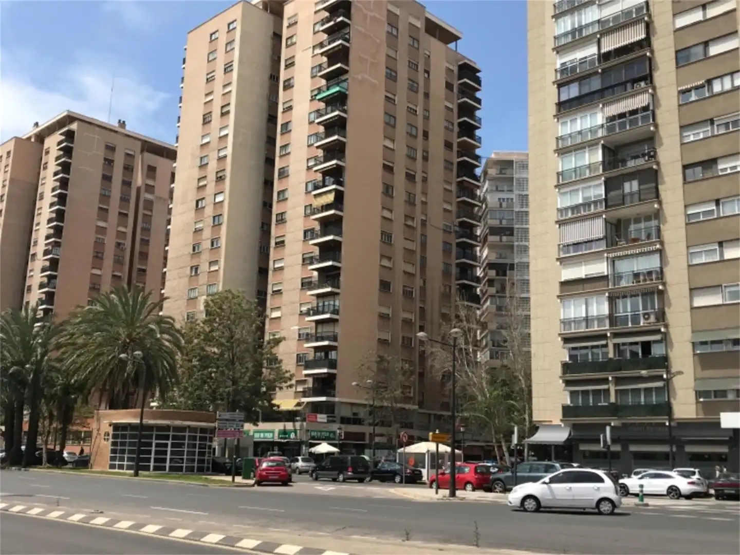 Office for sale in Ciutat Universitària Exterior view of Office for sale in Valencia
