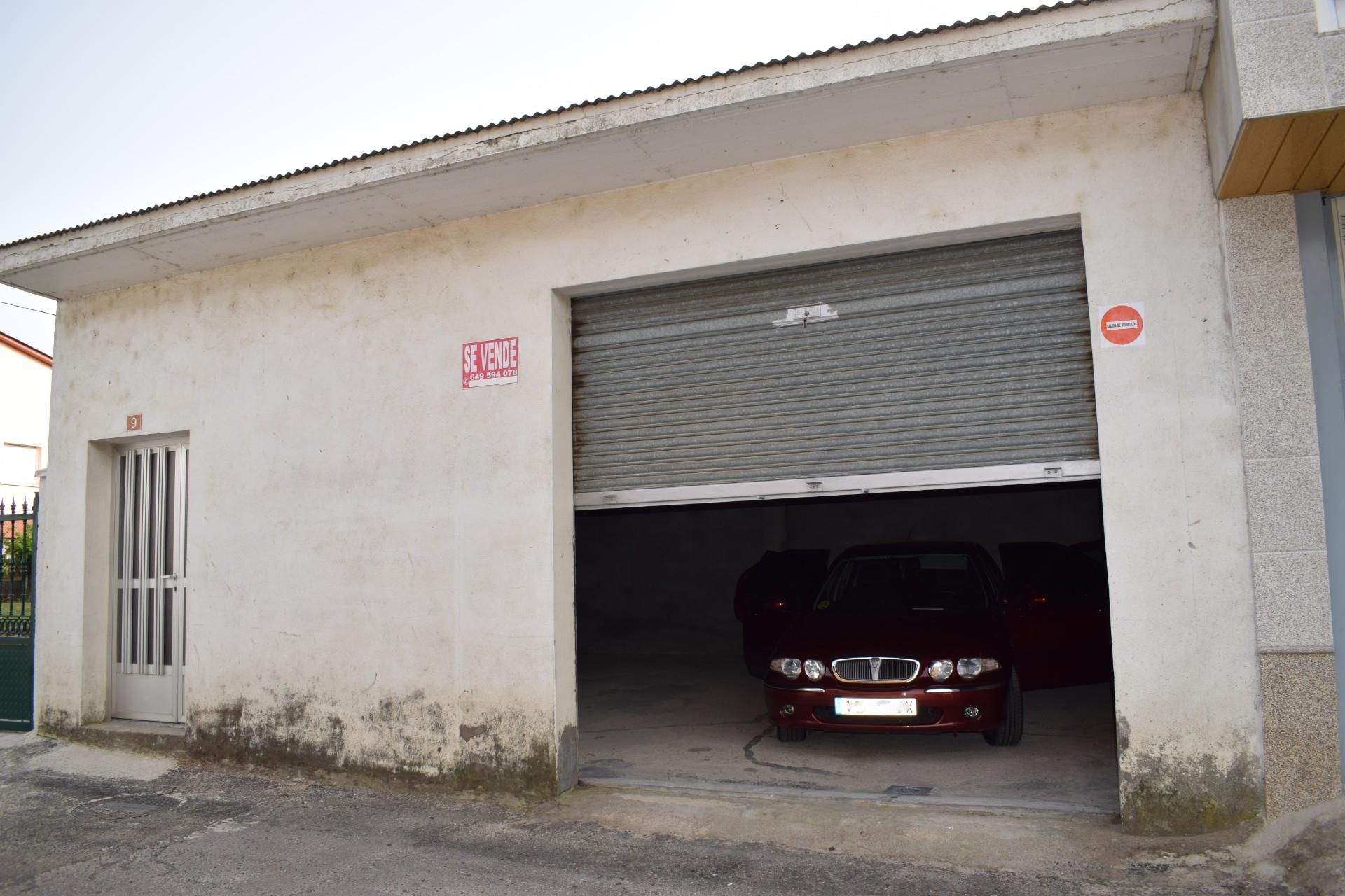 Parkplatz von Geschaftsraum zum verkauf in Petín
